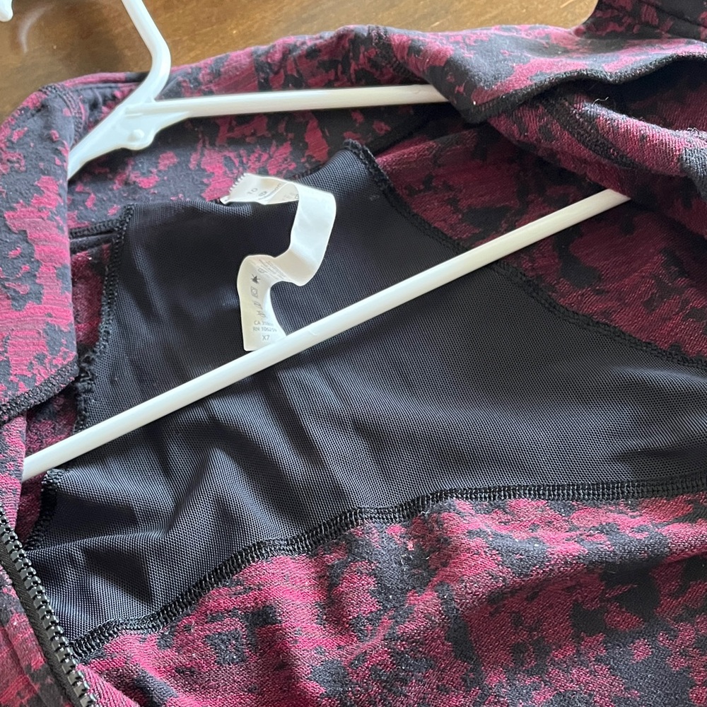 Lululemon Athletica Red and Black Jacket - Picture 8 of 8